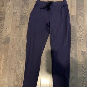 Lululemon size 4 joggers